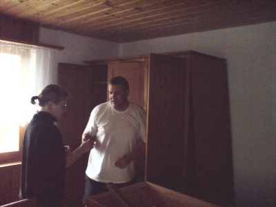 100827_WiesenbergEinzugSchraenkeMontieren_DSC02327_400x300