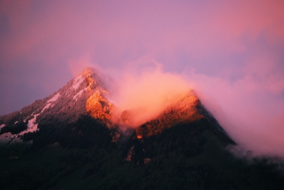 Berge auf dem Rigi im Licht der untergehenden Sonne