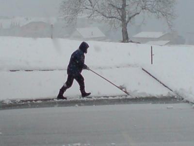 090222_BeckenriedVorDemHausSchneeSchaufeln_DSC01121_400x300
