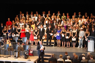 090613_Stans_Maturafeier_DSC_0370_AlleMaturazeugnisseUebergeben_400x266