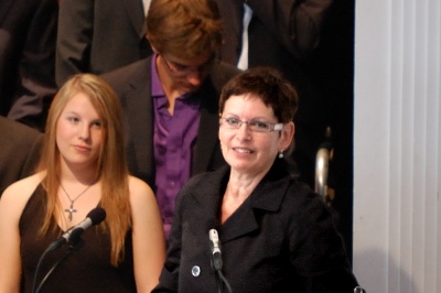 090613_Stans_MaturaFeier_DSC_0146_BeatriceJannBeiRedeAnPreistraegerBesteMaturaarbeitenUndBesteMaturanden_400x266