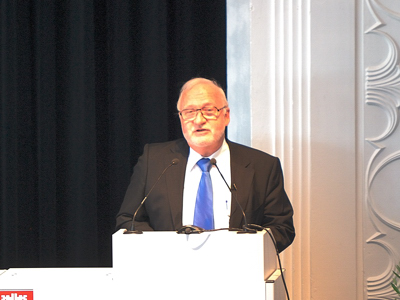 120623_Stans_Maturafeier_D60_DSC_0135_Begruessung_Rektor_Schuler